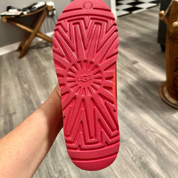 Ugg rain boots with fur inside I tried on in house. In new condition. Retai $250 - Picture 6 of 9